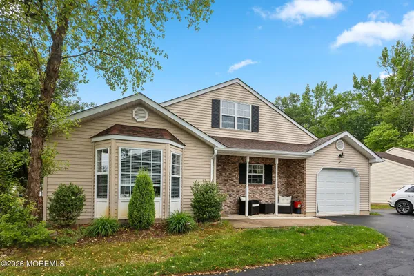 Property Slideshow image 2 of 18 | 81 farnworth close 1000, Freehold, NJ, 07728