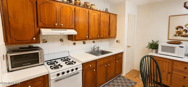 Property Slideshow image 3 of 14 | 9 d w lake dr, Manchester, NJ, 08759