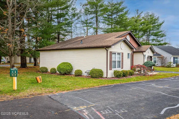 Property Slideshow image 2 of 35 | 1 linton close, Freehold, NJ, 07728