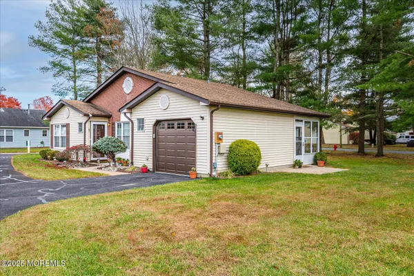 Property Slideshow image 3 of 35 | 1 linton close, Freehold, NJ, 07728