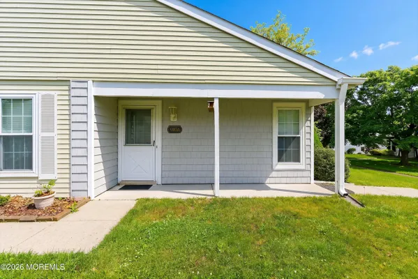 Property Slideshow image 3 of 58 | 910a liverpool cir, Manchester, NJ, 08759