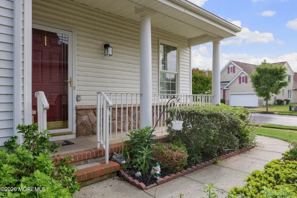 Property Slideshow image 3 of 36 | 9 kensington ct, Holmdel, NJ, 07733