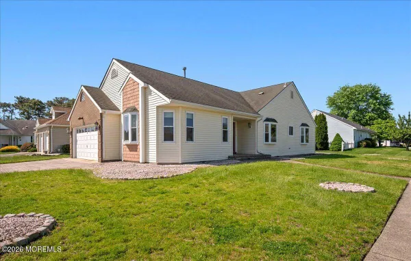 Property Slideshow image 3 of 28 | 2 blyth ct, Toms River, NJ, 08757