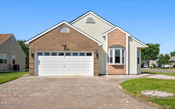 Property Slideshow image 2 of 28 | 2 blyth ct, Toms River, NJ, 08757