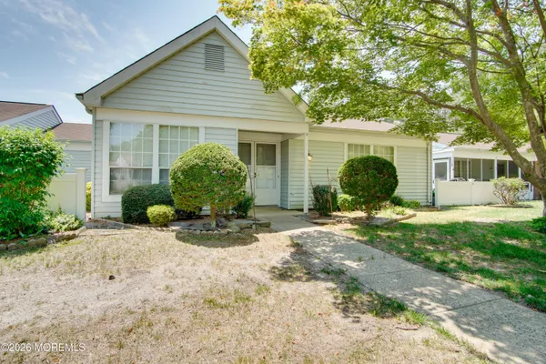 Property Slideshow image 2 of 16 | 660b pulham ct, Manchester, NJ, 08759