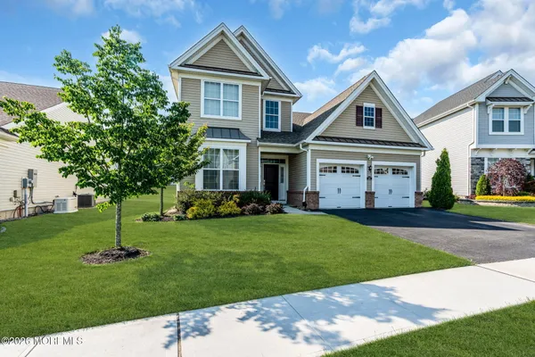 Property Slideshow image 3 of 31 | 27 flagstone ct, Freehold, NJ, 07728