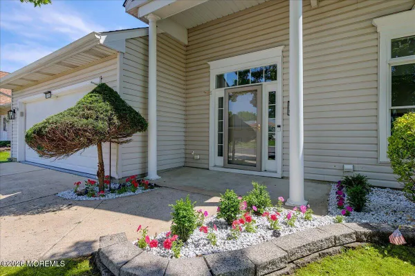 Property Slideshow image 3 of 33 | 212 wagon wheel ln, Columbus, NJ, 08022
