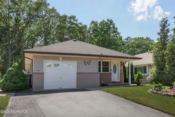 Property Slideshow image 2 of 25 | 67 mount matterhorn ln, Toms River, NJ, 08753