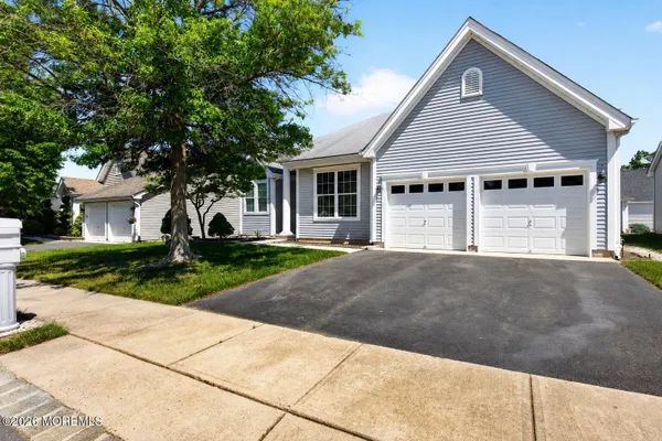 Property Slideshow image 3 of 38 | 11 valley stream pl, Barnegat, NJ, 08005