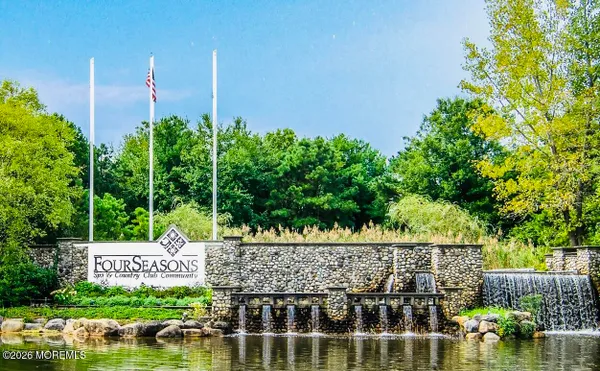 Property Slideshow image 2 of 61 | 5 summerfield dr, Lakewood, NJ, 08701