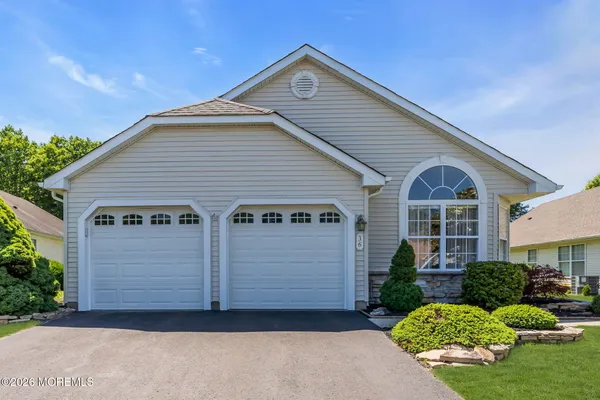 Property Slideshow image 2 of 51 | 36 strawberry ln, Lakewood, NJ, 08701