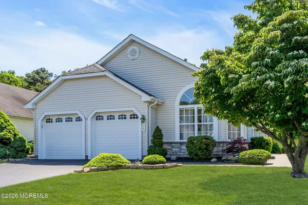 Property Slideshow image 3 of 51 | 36 strawberry ln, Lakewood, NJ, 08701