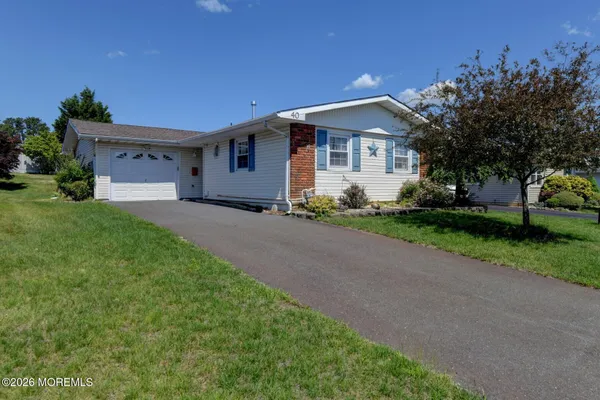 Property Slideshow image 2 of 36 | 40 sidney ct, Brick, NJ, 08724