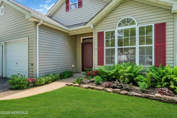 Property Slideshow image 2 of 22 | 6 morning glory ct, Brick, NJ, 08724