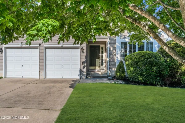 Property Slideshow image 2 of 50 | 5 shadow creek ct, Jackson, NJ, 08527