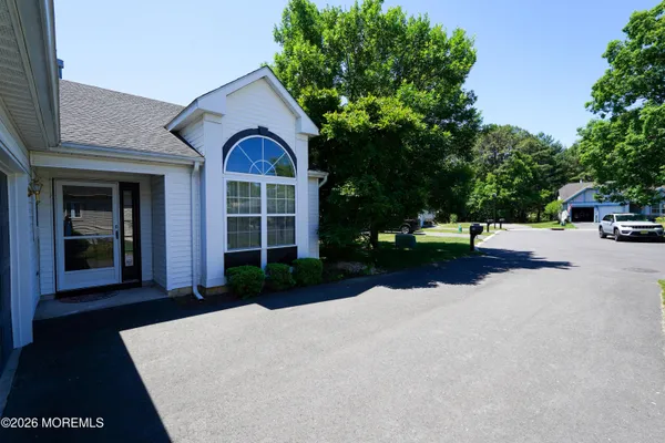Property Slideshow image 3 of 40 | 21 tudor ct, Jackson, NJ, 08527