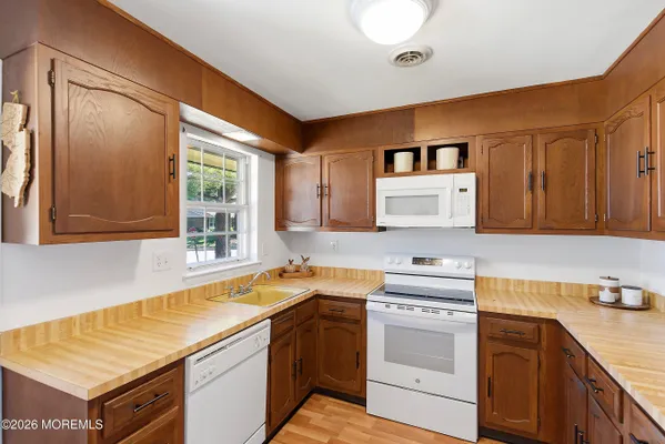 Property Slideshow image 3 of 35 | 21 cambridge cir b, Manchester, NJ, 08759