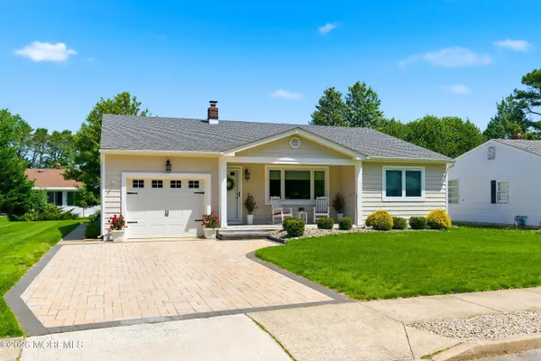 Property Slideshow image 3 of 28 | 16 crescent dr, Toms River, NJ, 08757