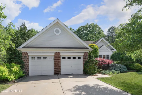 Property Slideshow image 2 of 34 | 7 oakhill ct, Jackson, NJ, 08527