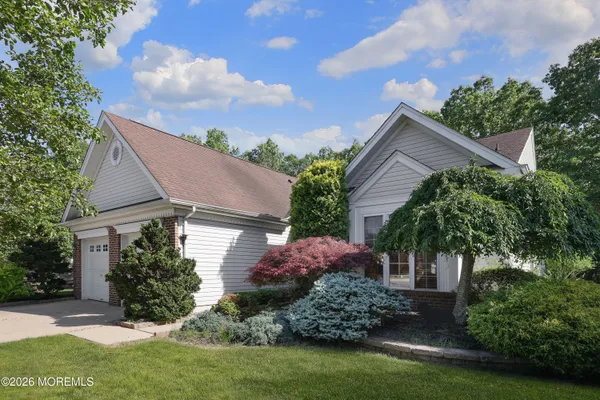 Property Slideshow image 3 of 34 | 7 oakhill ct, Jackson, NJ, 08527