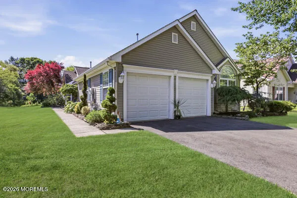 Property Slideshow image 2 of 40 | 4 rosewood ct, Lakewood, NJ, 08701