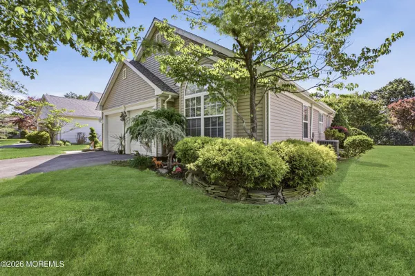 Property Slideshow image 3 of 40 | 4 rosewood ct, Lakewood, NJ, 08701