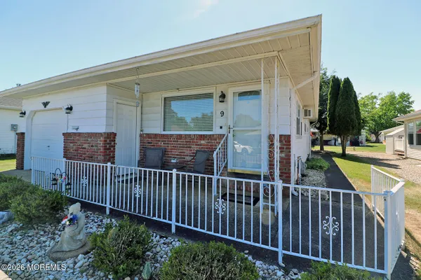 Property Slideshow image 3 of 23 | 9 bolans ct, Toms River, NJ, 08757