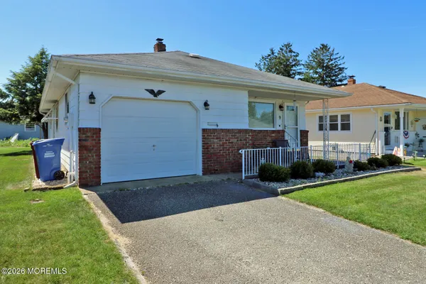 Property Slideshow image 2 of 23 | 9 bolans ct, Toms River, NJ, 08757