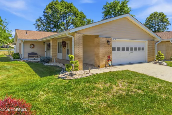 Property Slideshow image 3 of 34 | 297a yardley dr, Monroe, NJ, 08831