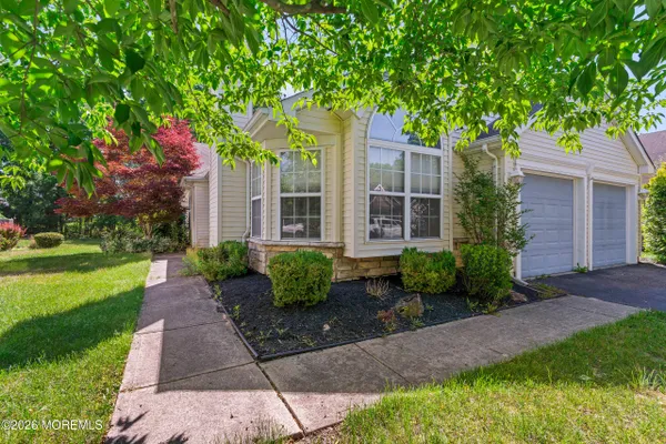 Property Slideshow image 3 of 49 | 53 skyline dr, Lakewood, NJ, 08701