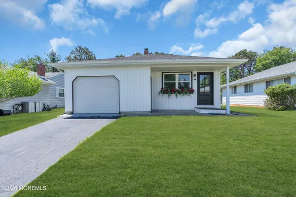 Property Slideshow image 3 of 35 | 404 jamaica blvd, Toms River, NJ, 08757