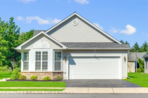 Property Slideshow image 3 of 32 | 2 lake ridge blvd, Whiting, NJ, 08759