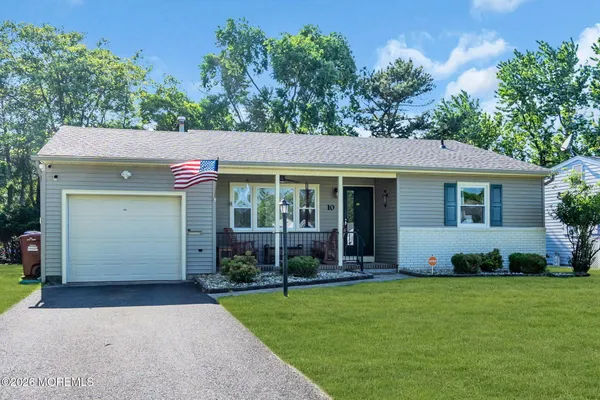 Property Slideshow image 2 of 24 | 10 york st, Toms River, NJ, 08757