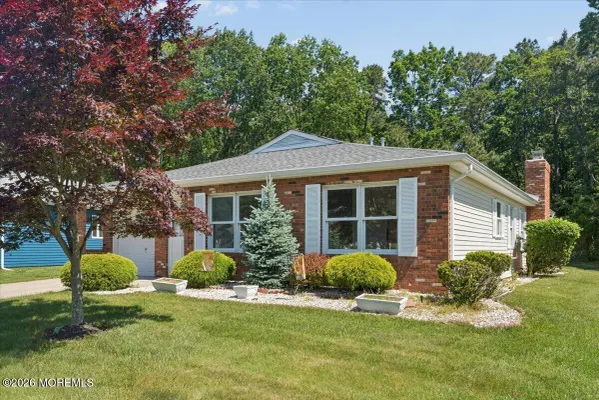 Property Slideshow image 3 of 25 | 2 thames pl, Brick, NJ, 08723