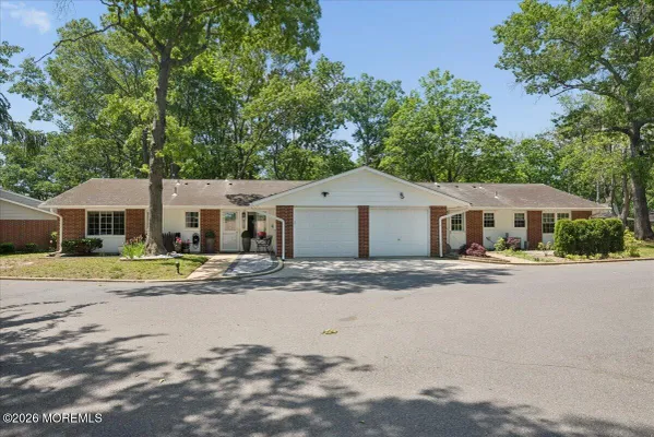 Property Slideshow image 3 of 28 | 584b lake point dr, Lakewood, NJ, 08701