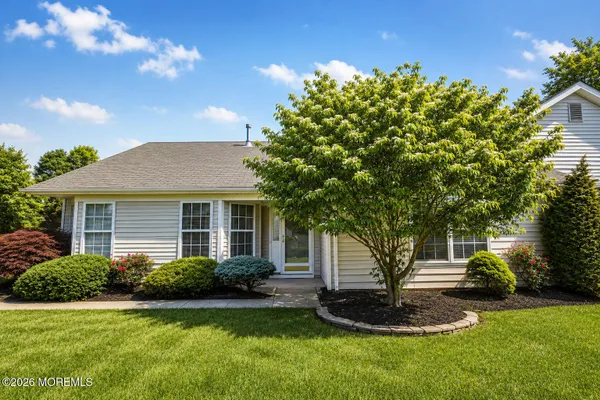 Property Slideshow image 3 of 34 | 120 skyline dr, Lakewood, NJ, 08701