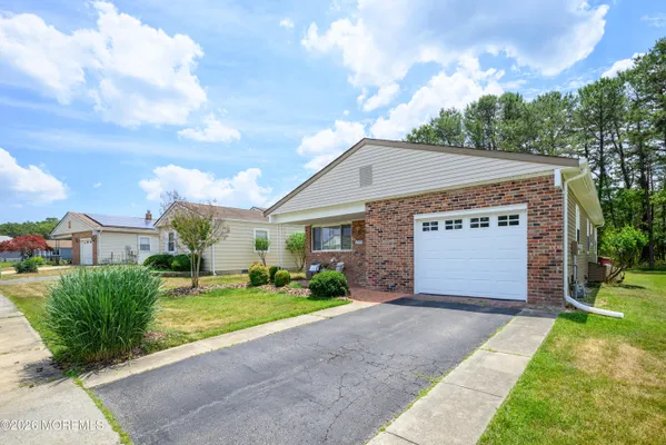 Property Slideshow image 2 of 36 | 75 chesterfield ln, Toms River, NJ, 08757
