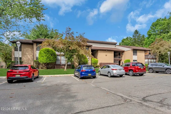 Property Slideshow image 2 of 27 | 33 meadow green cir a, Manalapan, NJ, 07726