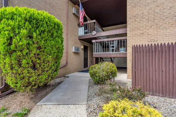 Property Slideshow image 3 of 27 | 33 meadow green cir a, Manalapan, NJ, 07726