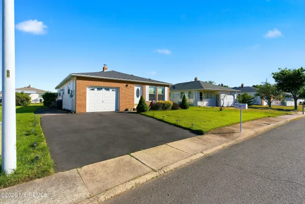 Property Slideshow image 2 of 42 | 6 saint kitts dr, Toms River, NJ, 08757