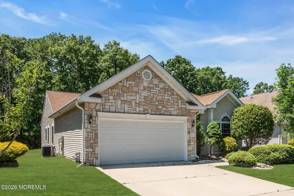 Property Slideshow image 2 of 51 | 32 shadow creek ct, Jackson, NJ, 08527
