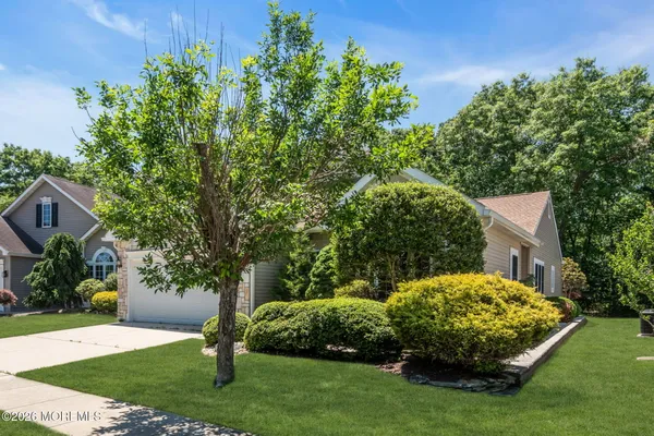 Property Slideshow image 3 of 51 | 32 shadow creek ct, Jackson, NJ, 08527