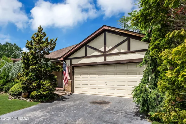 Property Slideshow image 2 of 44 | 4 hampton dr, Marlboro, NJ, 07746
