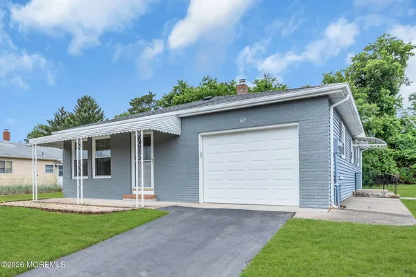 Property Slideshow image 2 of 38 | 62 biabou dr, Toms River, NJ, 08757