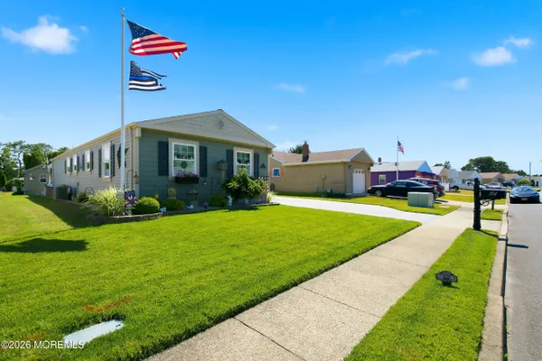 Property Slideshow image 2 of 45 | 354 port royal dr, Toms River, NJ, 08757