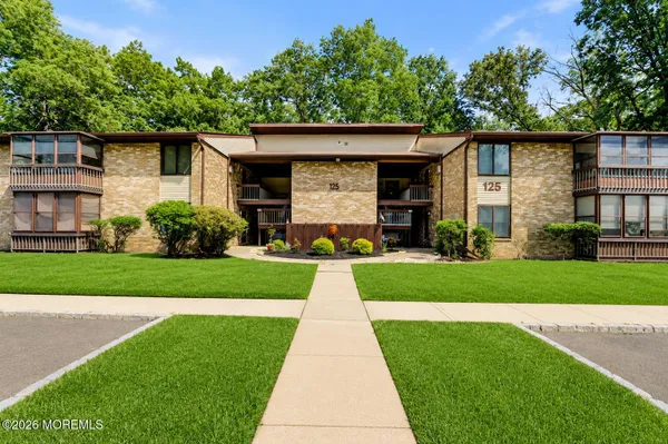 Property Slideshow image 2 of 23 | 125 amberly dr f, Manalapan, NJ, 07726