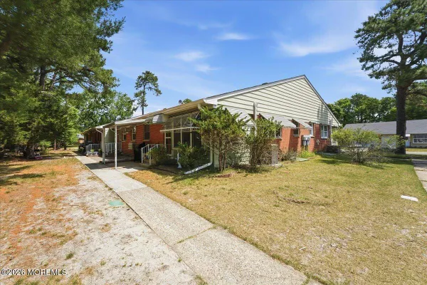 Property Slideshow image 3 of 25 | 10 h bennington ln, Manchester, NJ, 08759