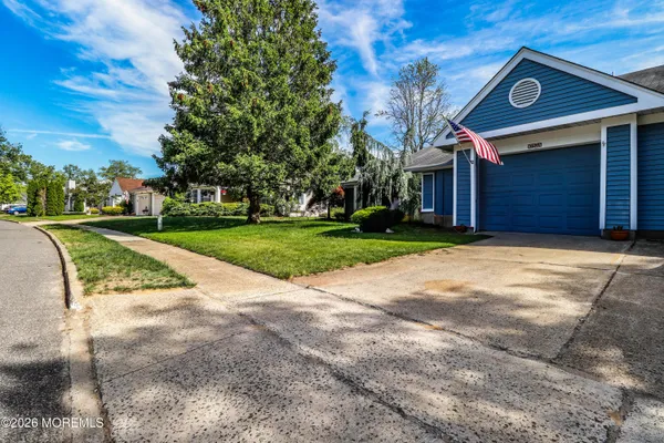 Property Slideshow image 3 of 31 | 1033a thornbury ln, Manchester, NJ, 08759