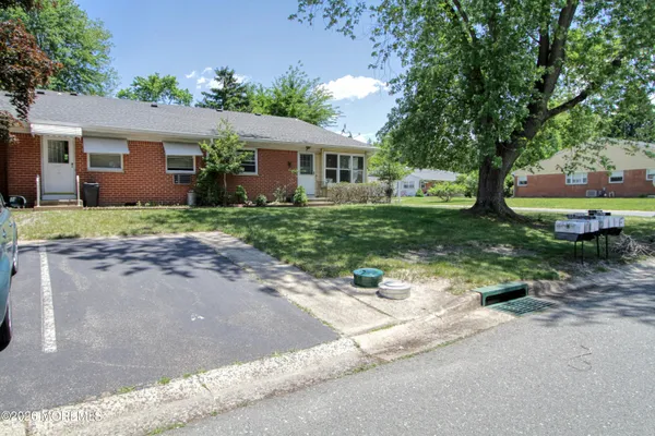 Property Slideshow image 3 of 4 | 19 yorktowne pkwy a, Whiting, NJ, 08759