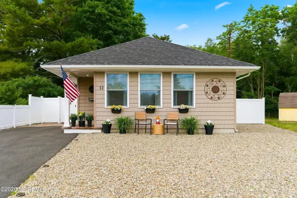 Property Slideshow image 2 of 19 | 12 pocono pl, Toms River, NJ, 08753